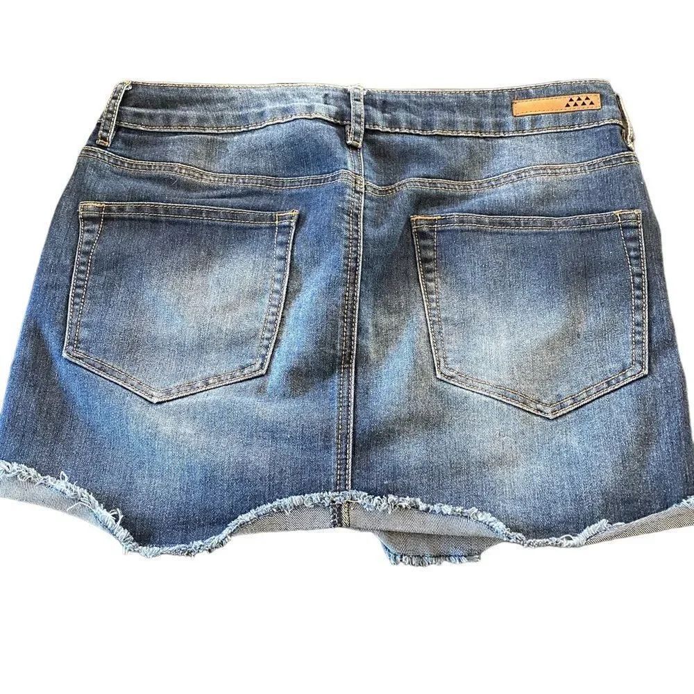 Dollhouse distressed mini jean skirt size 11 - Picture 5 of 8